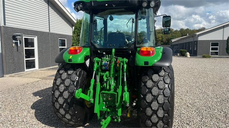 Tractor John Deere 5090 M Med græsdæk: foto 15