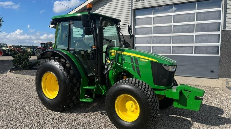 Tractor John Deere 5090 M Med græsdæk: foto 16
