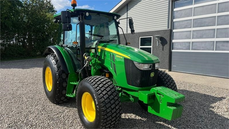 Tractor John Deere 5090 M Med græsdæk: foto 17