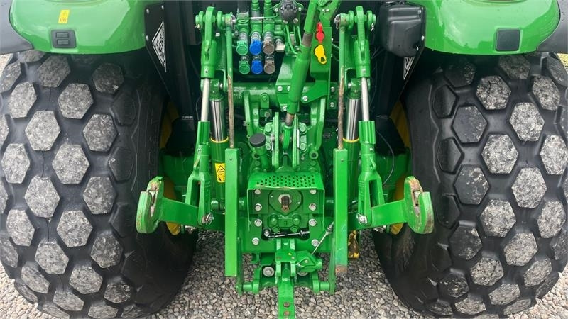 John Deere 5090 M Med græsdæk - Tractor: foto 4 John Deere 5090 M Med græsdæk - Tractor: foto 4