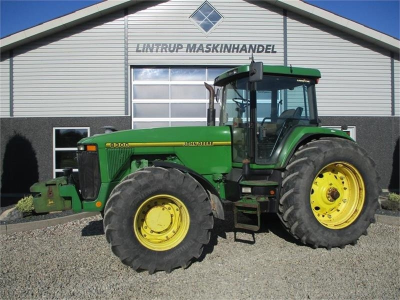 John Deere 8300 Pæn regulær traktor med rigtig gode dæk på. - Tractor: foto 1 John Deere 8300 Pæn regulær traktor med rigtig gode dæk på. - Tractor: foto 1