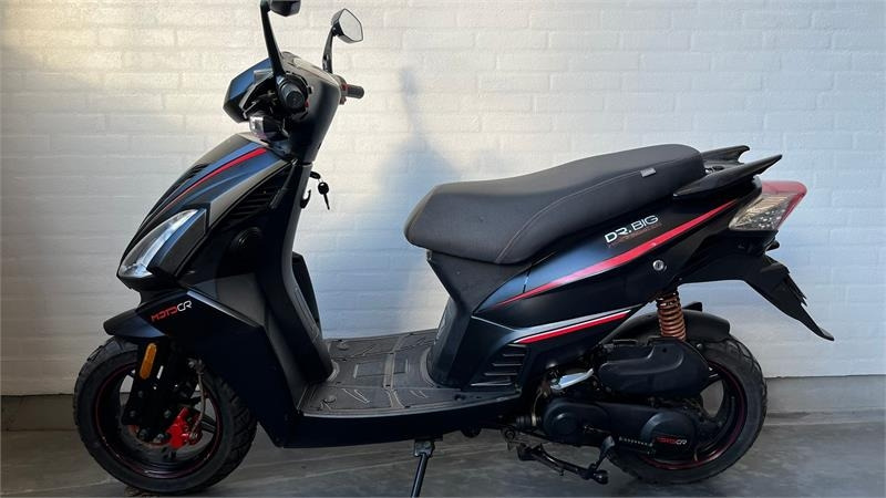 - - - Knallert 30 DR.BIG 30 - Coche: foto 1 - - - Knallert 30 DR.BIG 30 - Coche: foto 1