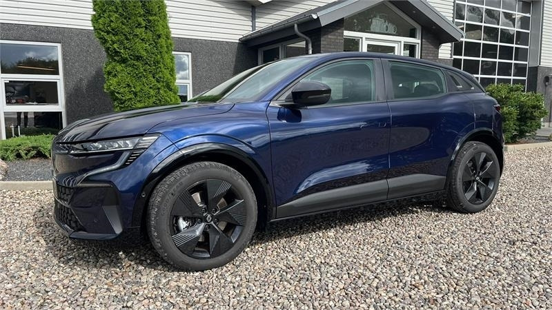 Renault Megane E-Tech 40 Equilibre Electric El-Bil som ny - Maquinaria agrícola: foto 1 Renault Megane E-Tech 40 Equilibre Electric El-Bil som ny - Maquinaria agrícola: foto 1