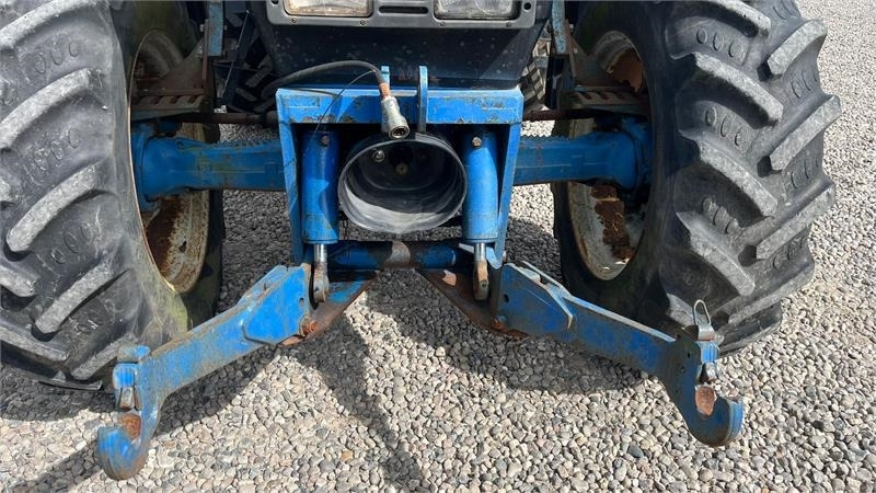 New Holland 8240 SLE Med frontlift og frontPTO - Tractor: foto 4 New Holland 8240 SLE Med frontlift og frontPTO - Tractor: foto 4