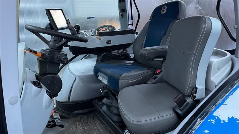 New Holland T7.230 Autocommand med frontlift og nye bagdæk er - Tractor: foto 4 New Holland T7.230 Autocommand med frontlift og nye bagdæk er - Tractor: foto 4