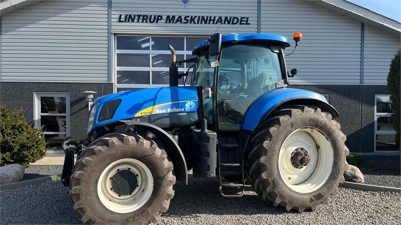 New Holland T7030 SS med frontlift - Tractor: foto 1 New Holland T7030 SS med frontlift - Tractor: foto 1