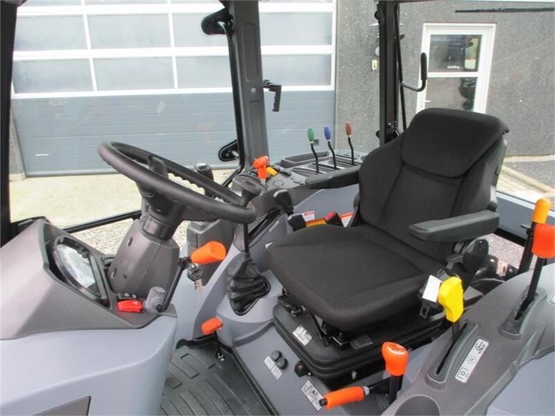 Solis 60 Fabriksny traktor med 2 års garanti, lukket kab - Tractor: foto 3 Solis 60 Fabriksny traktor med 2 års garanti, lukket kab - Tractor: foto 3