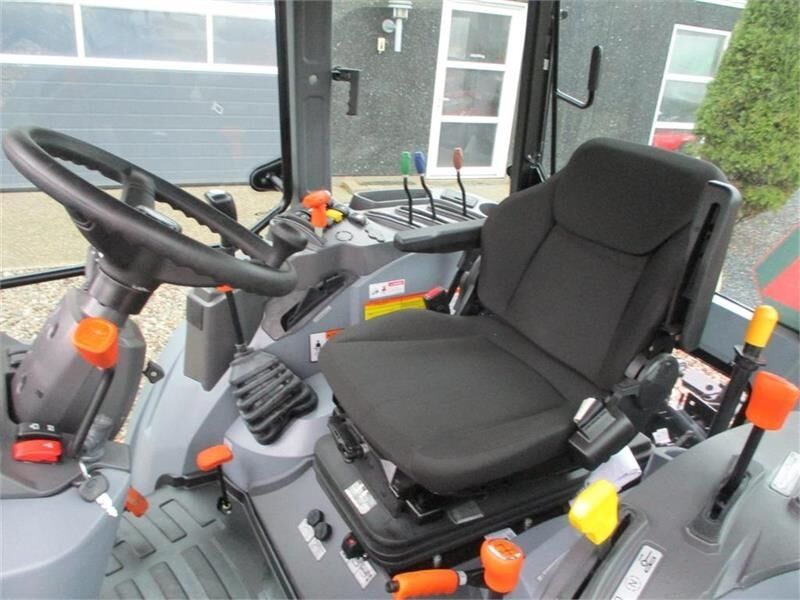 Solis 60 Med frontlift og frontPTO - Tractor: foto 5 Solis 60 Med frontlift og frontPTO - Tractor: foto 5