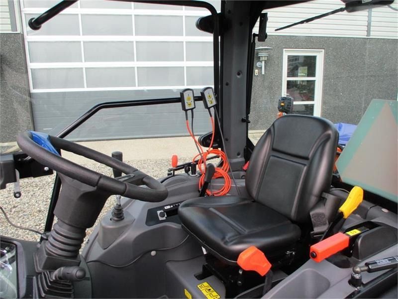 Solis H26 HST SNOW EDITION med frontlift, front PTO, Var - Tractor municipal: foto 3 Solis H26 HST SNOW EDITION med frontlift, front PTO, Var - Tractor municipal: foto 3