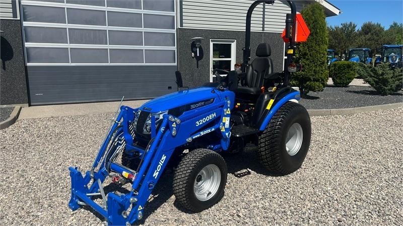 Solis H26 HST Turfdæk og Frontlæsser - Tractor municipal: foto 2 Solis H26 HST Turfdæk og Frontlæsser - Tractor municipal: foto 2