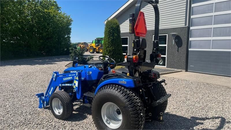 Solis H26 HST Turfdæk og Frontlæsser - Tractor: foto 3 Solis H26 HST Turfdæk og Frontlæsser - Tractor: foto 3