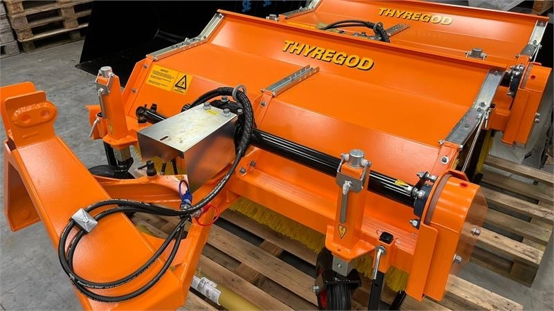 Thyregod TK 1600 PTO, med hydraulisk sving. - Barredora cucharón: foto 1 Thyregod TK 1600 PTO, med hydraulisk sving. - Barredora cucharón: foto 1