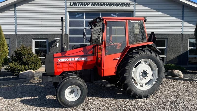 Valmet 605 Med næsten nye dæk - Tractor: foto 1 Valmet 605 Med næsten nye dæk - Tractor: foto 1