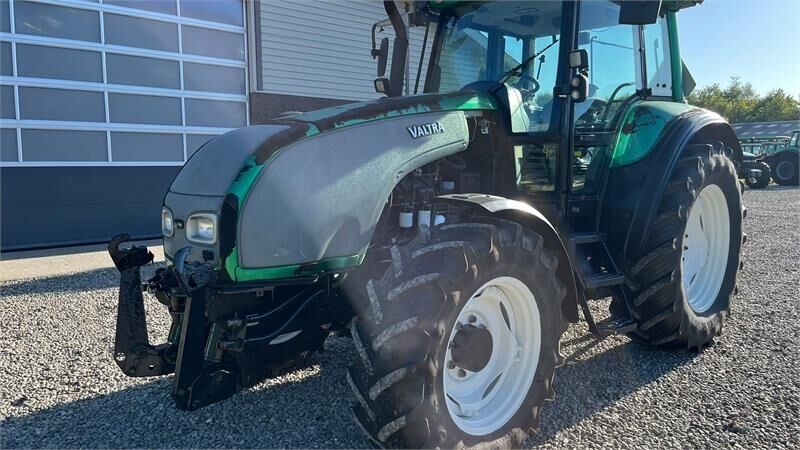 Valtra T130 med 3.5ton frontlift - Tractor: foto 3 Valtra T130 med 3.5ton frontlift - Tractor: foto 3