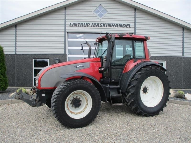 Valtra T190 Med frontlift og affjedret foraksel - Tractor: foto 1 Valtra T190 Med frontlift og affjedret foraksel - Tractor: foto 1