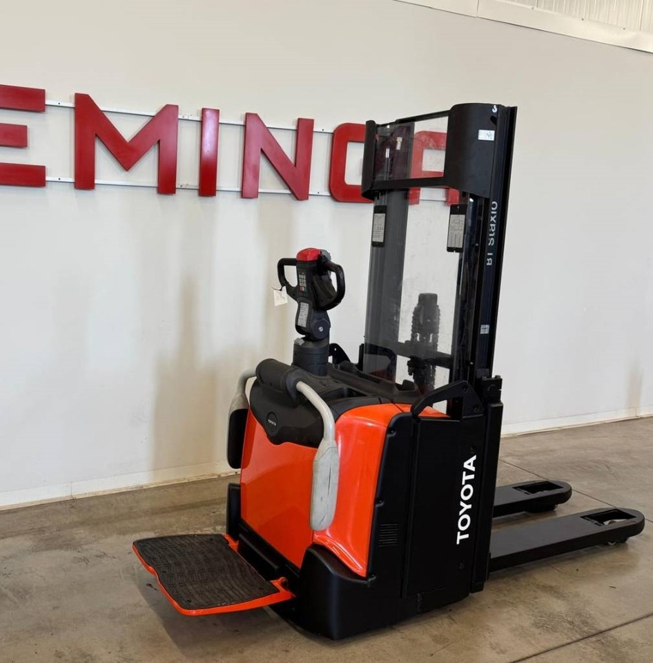 Toyota 10918 SPE120L - Apilador: foto 5 Toyota 10918 SPE120L - Apilador: foto 5