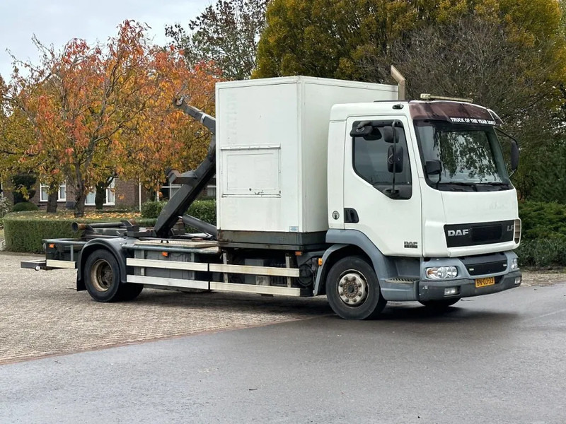 DAF LF 45 180!! HAAKARM/CONTAINER!!MOBILE WORKSHOP!! - Multibasculante camión: foto 1 DAF LF 45 180!! HAAKARM/CONTAINER!!MOBILE WORKSHOP!! - Multibasculante camión: foto 1