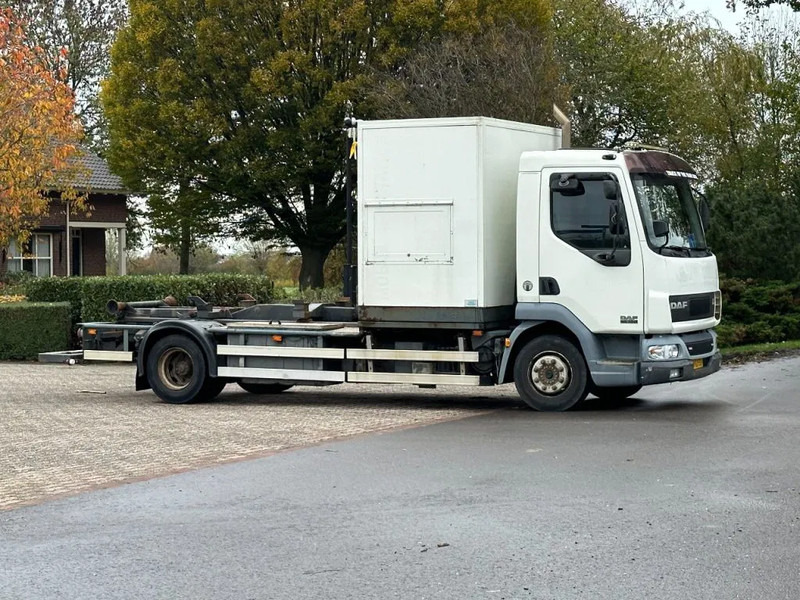 DAF LF 45 180!! HAAKARM/CONTAINER!!MOBILE WORKSHOP!! - Multibasculante camión: foto 3 DAF LF 45 180!! HAAKARM/CONTAINER!!MOBILE WORKSHOP!! - Multibasculante camión: foto 3