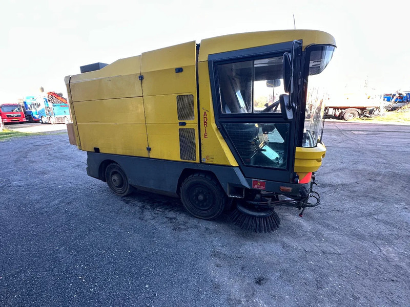 Ravo 530 VEEGMACHINE/SWEEPER!! - Barredora vial: foto 5 Ravo 530 VEEGMACHINE/SWEEPER!! - Barredora vial: foto 5