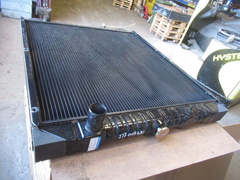 New Holland 4373720 - Radiador para Maquinaria de construcción: foto 2 New Holland 4373720 - Radiador para Maquinaria de construcción: foto 2