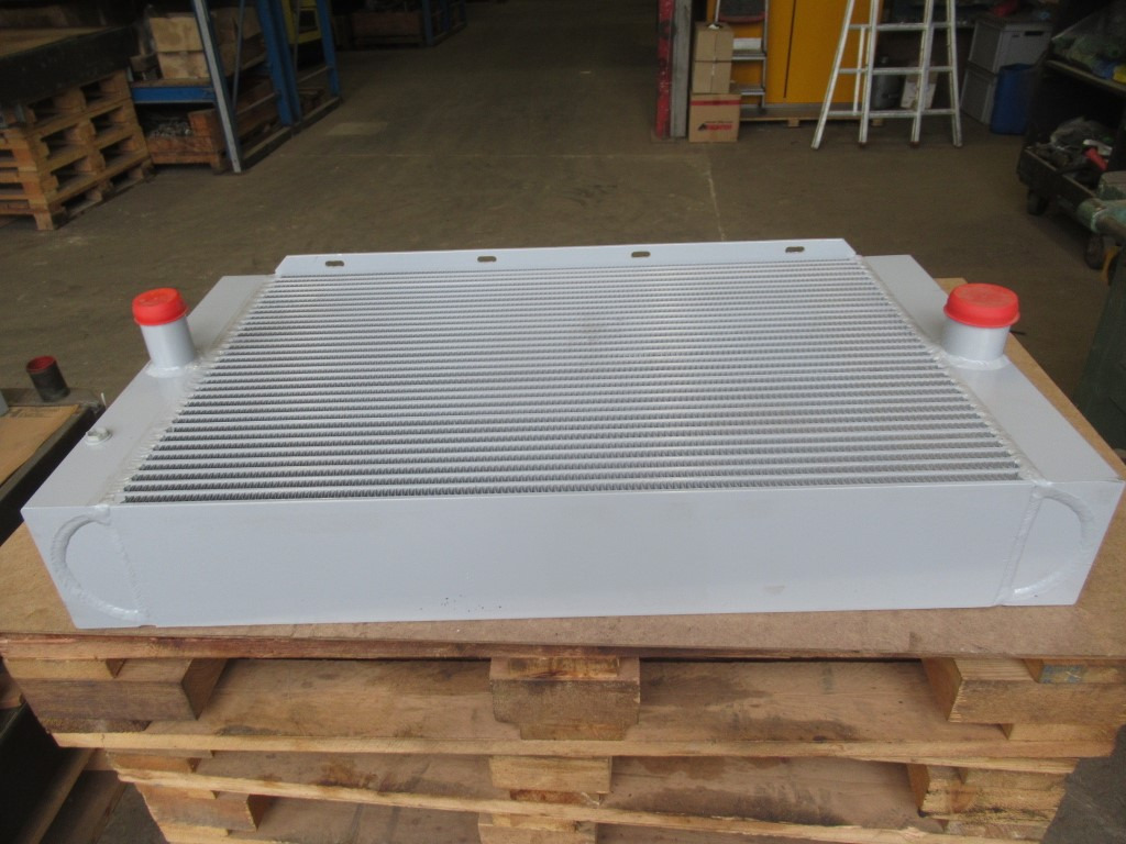 New Holland 6904526 - Radiador para Maquinaria de construcción: foto 1 New Holland 6904526 - Radiador para Maquinaria de construcción: foto 1