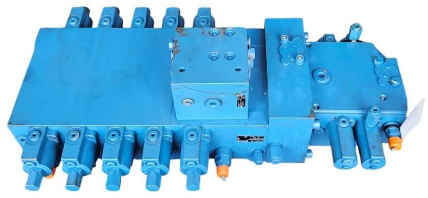 New Holland 71436369 - Válvula hidráulica para Maquinaria de construcción: foto 1 New Holland 71436369 - Válvula hidráulica para Maquinaria de construcción: foto 1