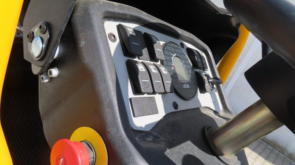Apisonadora de asfalto JCB CT260-120: foto 11 Apisonadora de asfalto JCB CT260-120: foto 11