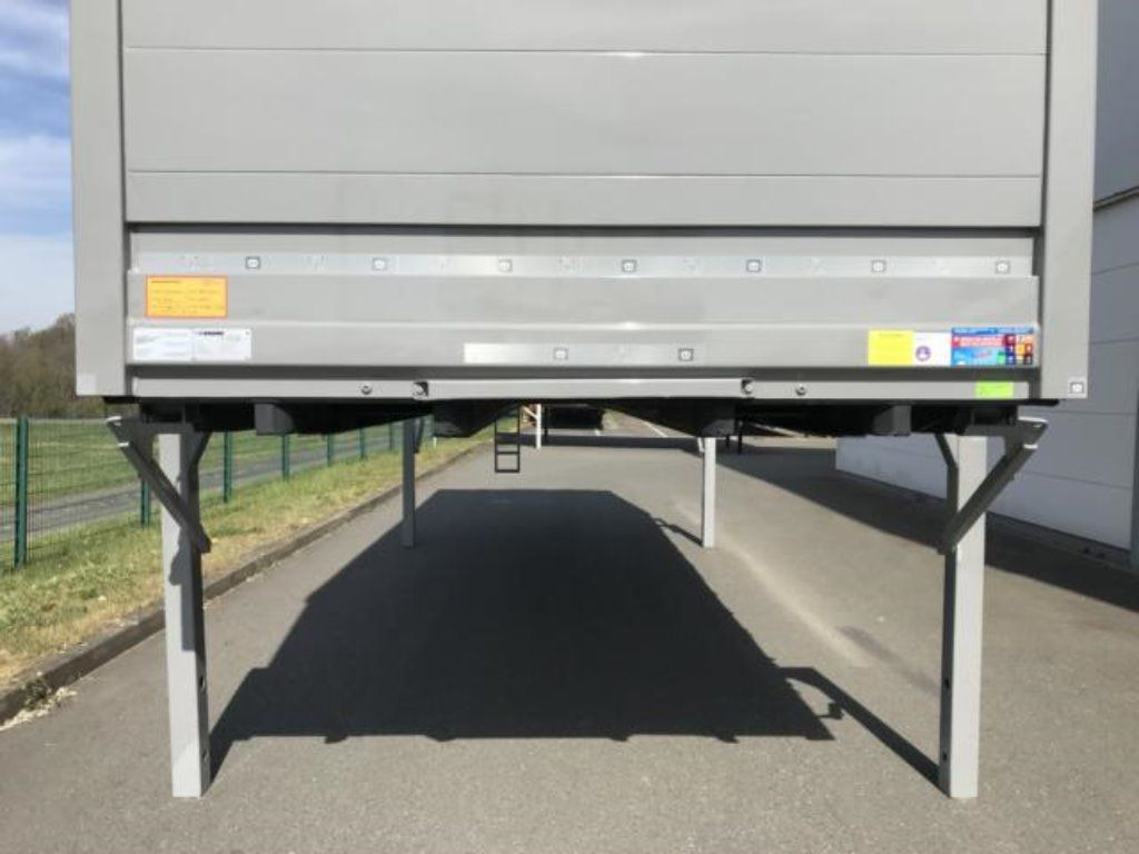 Krone Heck mit Portaltüren - Otros: foto 3 Krone Heck mit Portaltüren - Otros: foto 3