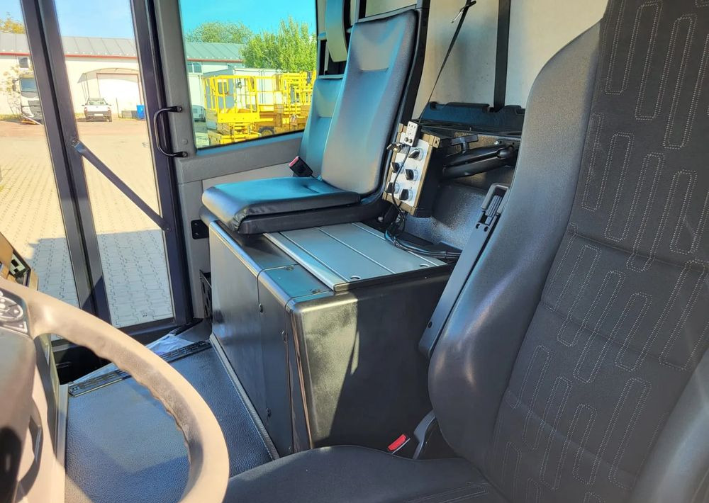Leasing financiero de  Mercedes-Benz ECONIC 2630 6X2 dwukomorowa two chamber leasing Mercedes-Benz ECONIC 2630 6X2 dwukomorowa two chamber: foto 9