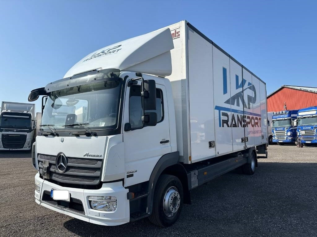 Mercedes-Benz Atego 1523 serie 7437 - Camión caja cerrada: foto 1 Mercedes-Benz Atego 1523 serie 7437 - Camión caja cerrada: foto 1