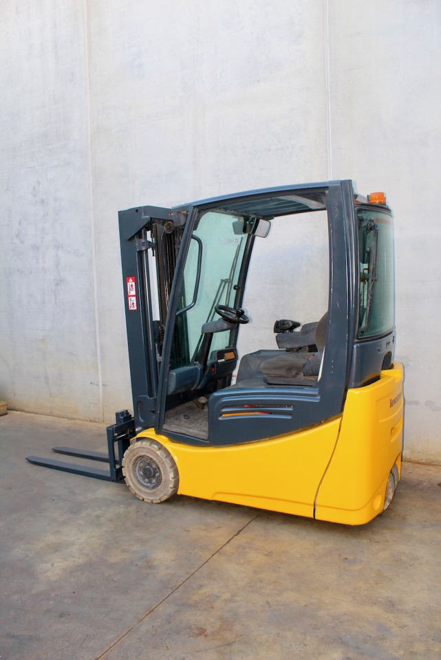 Jungheinrich EFG 216k 450 DZ - Carretilla elevadora eléctrica: foto 4 Jungheinrich EFG 216k 450 DZ - Carretilla elevadora eléctrica: foto 4