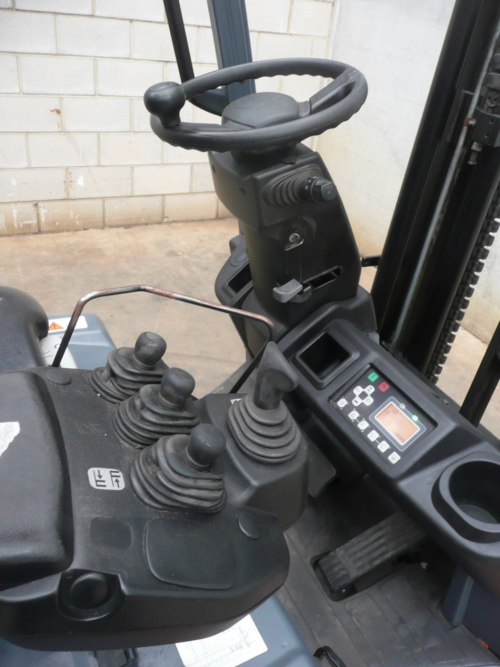 Carretilla elevadora eléctrica Toyota 8FBE15T: foto 8 Carretilla elevadora eléctrica Toyota 8FBE15T: foto 8