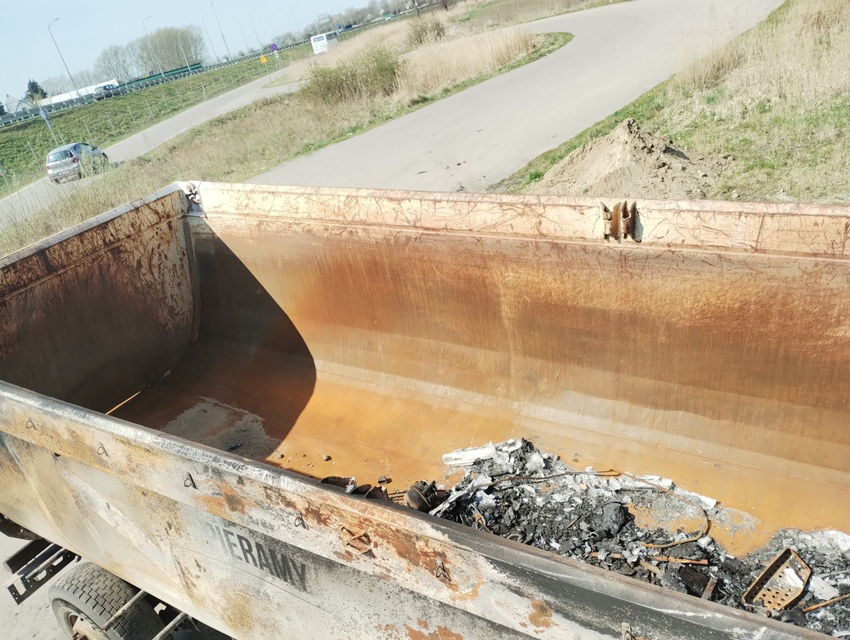 SCHMITZ CARGOBULL GOTHA 26 m3 SGF S3 2015 - Volquete semirremolque: foto 3 SCHMITZ CARGOBULL GOTHA 26 m3 SGF S3 2015 - Volquete semirremolque: foto 3