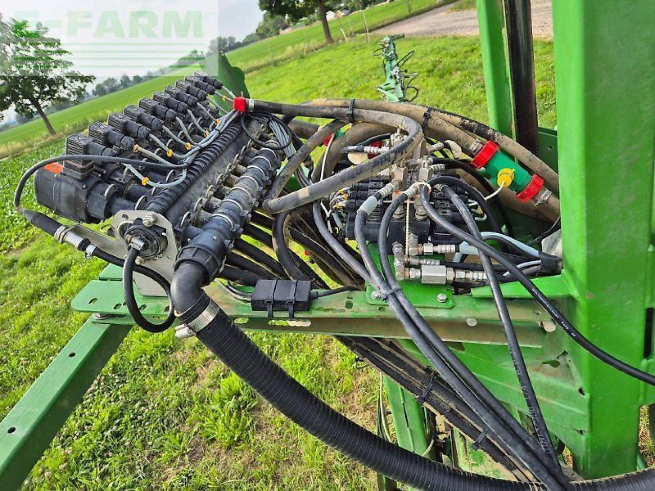 Amazone ux 3200 super - Pulverizador arrastrado: foto 5 Amazone ux 3200 super - Pulverizador arrastrado: foto 5