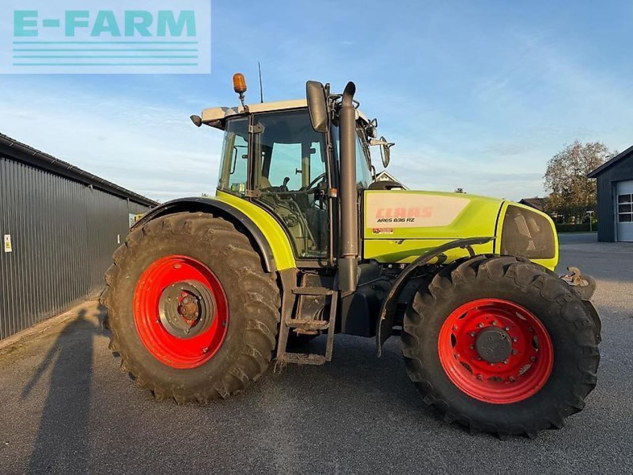 Tractor CLAAS 820: foto 6