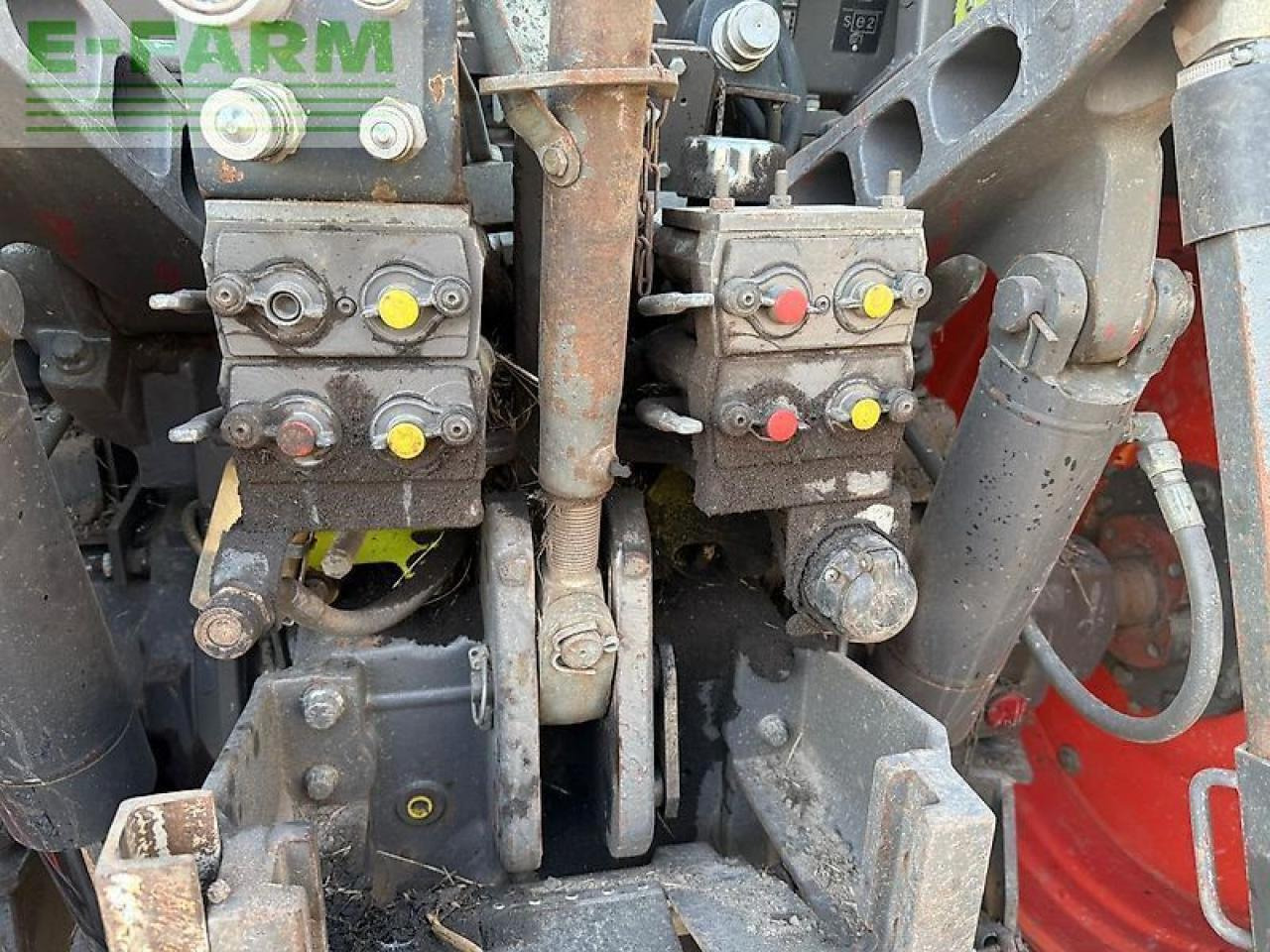 Tractor CLAAS 820: foto 10