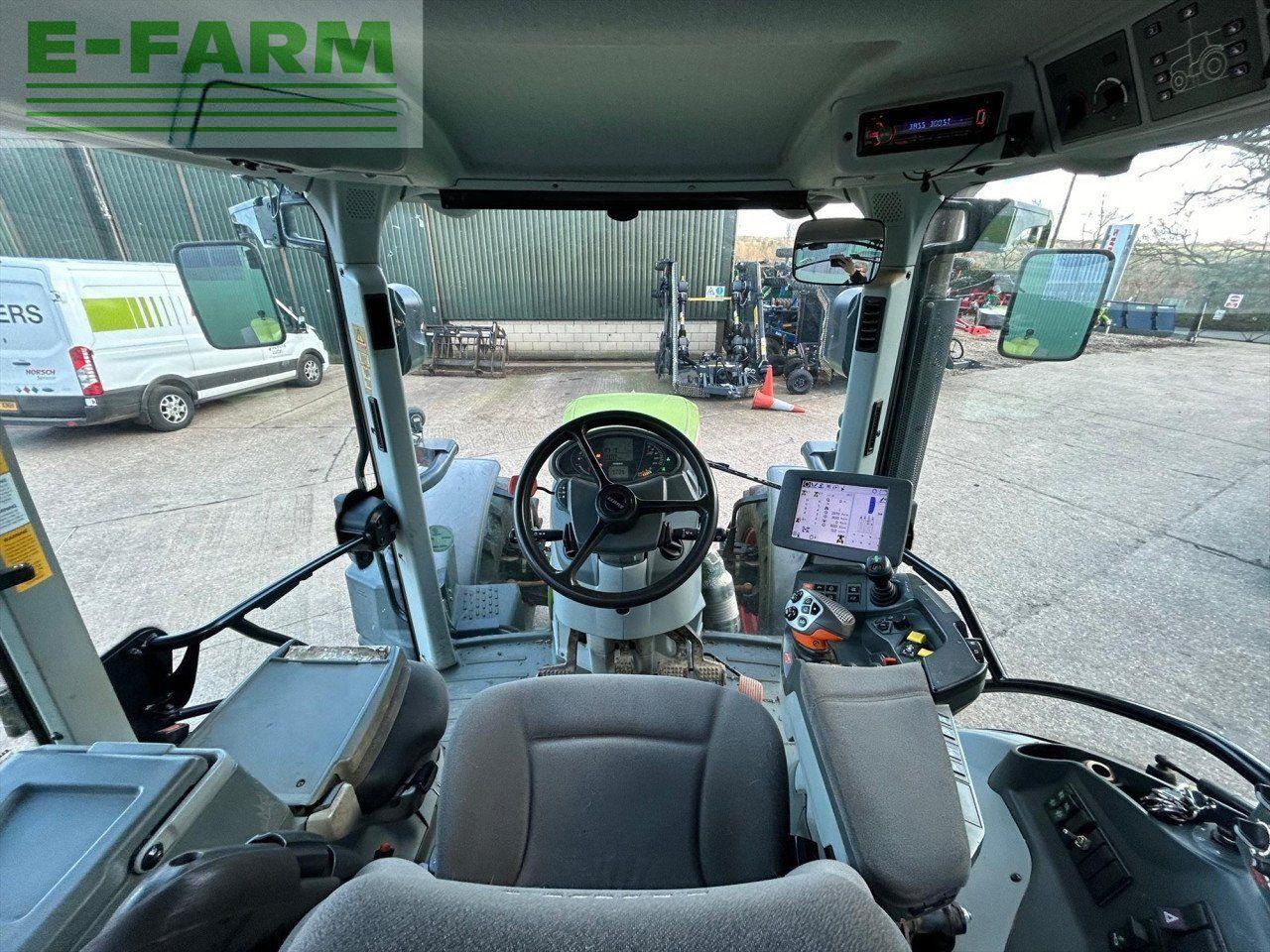 Tractor CLAAS ARION 650 T3B: foto 10