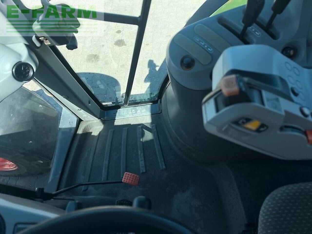 CLAAS arion 620 - Tractor: foto 2 CLAAS arion 620 - Tractor: foto 2