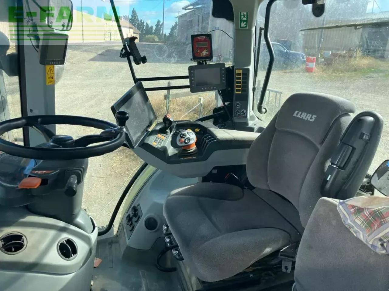 CLAAS arion 630 cebis cmatic CMATIC CEBIS - Tractor: foto 5 CLAAS arion 630 cebis cmatic CMATIC CEBIS - Tractor: foto 5