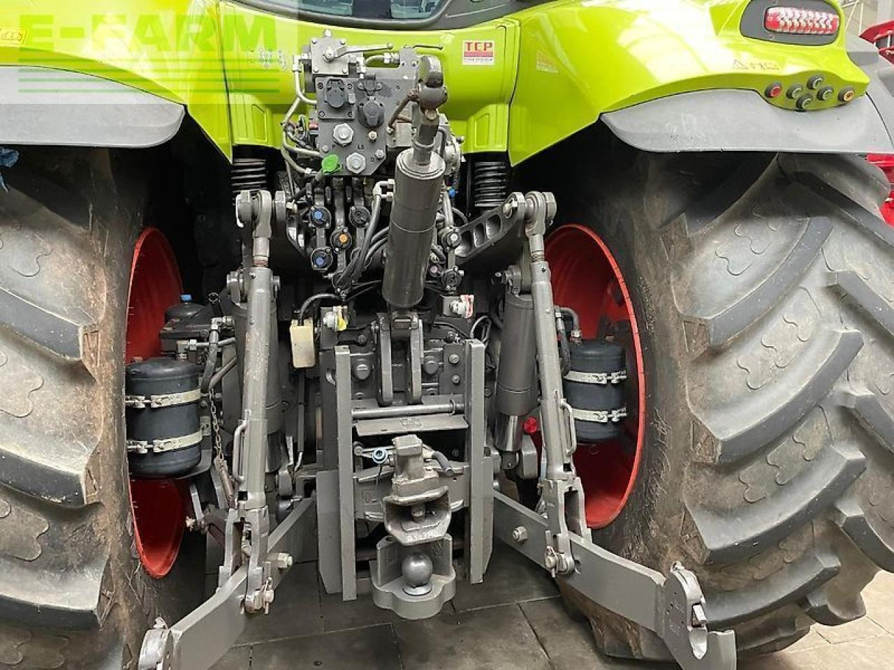 CLAAS axion 870 c-matic CMATIC - Tractor: foto 4 CLAAS axion 870 c-matic CMATIC - Tractor: foto 4