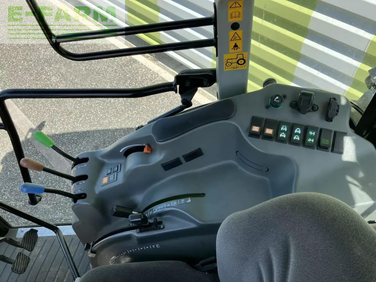 CLAAS nexos 220 vl VL - Tractor: foto 3 CLAAS nexos 220 vl VL - Tractor: foto 3