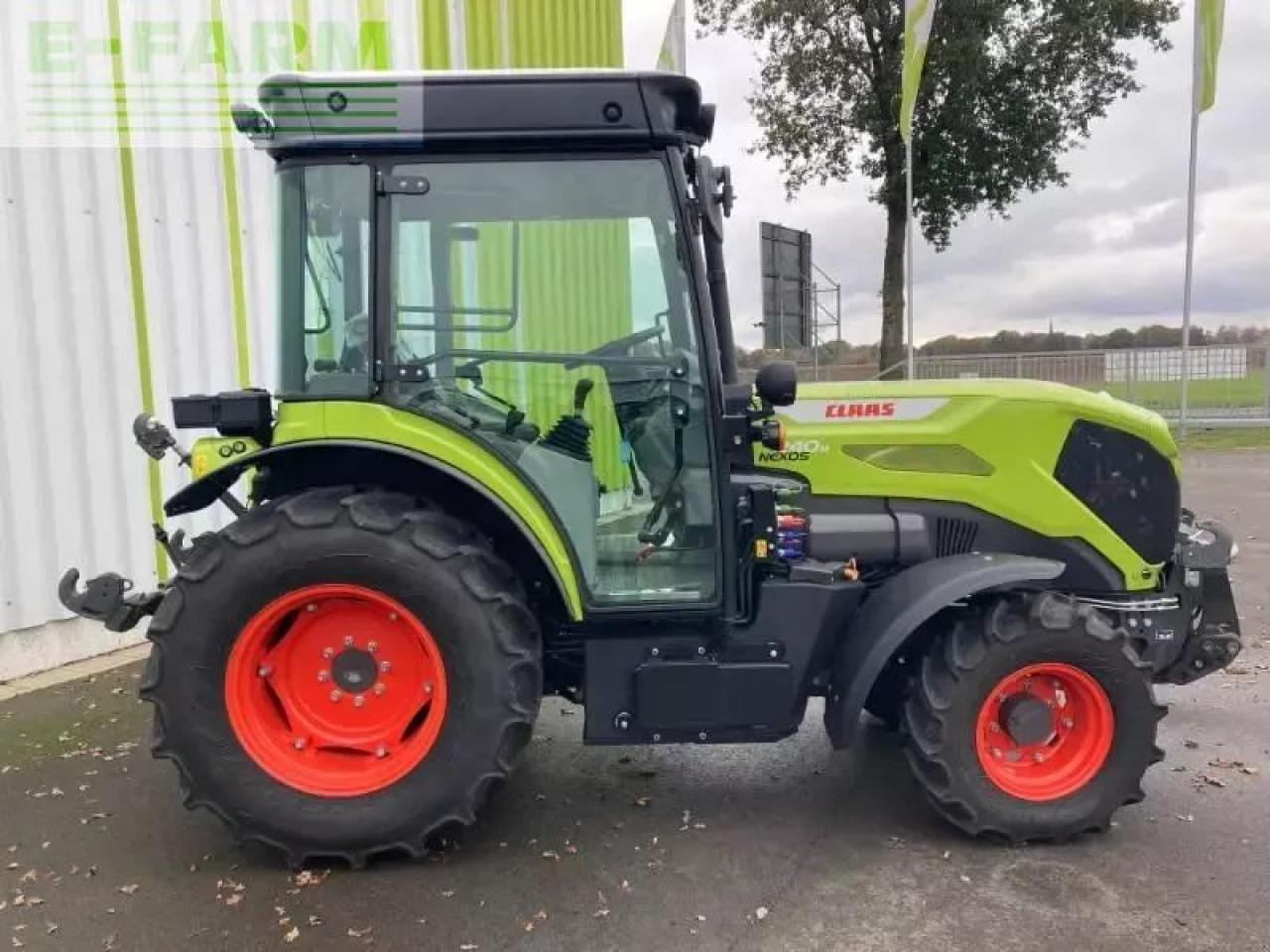 CLAAS nexos 240 m - Tractor: foto 4 CLAAS nexos 240 m - Tractor: foto 4