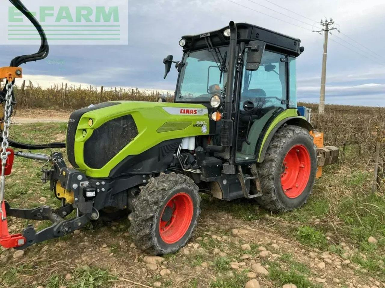 CLAAS nexos 240 m tradition - Tractor: foto 1 CLAAS nexos 240 m tradition - Tractor: foto 1