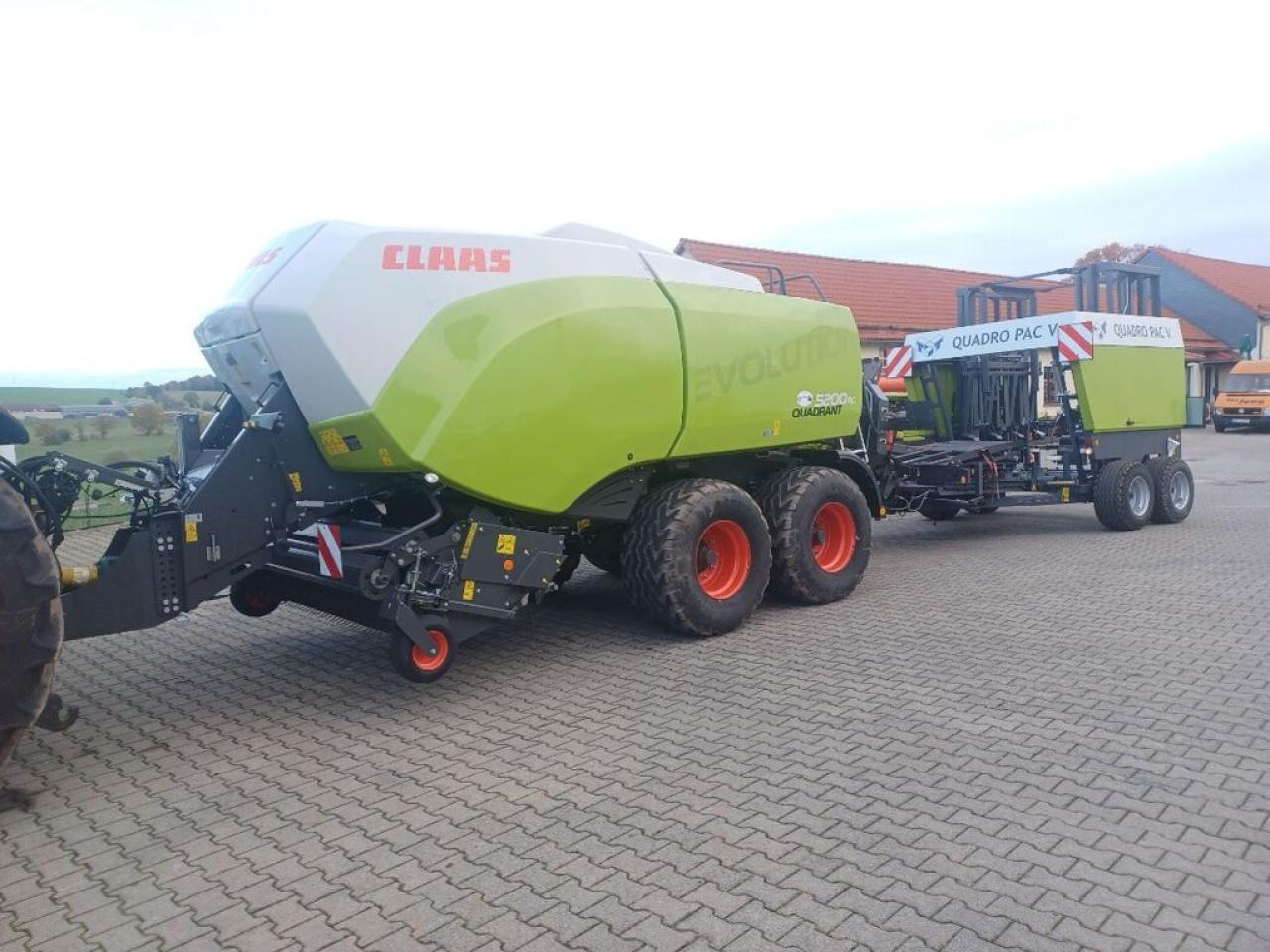 CLAAS quadrant 5200 rc evolution mit tst quadro pac v - Empacadora de pacas cuadradas: foto 1 CLAAS quadrant 5200 rc evolution mit tst quadro pac v - Empacadora de pacas cuadradas: foto 1