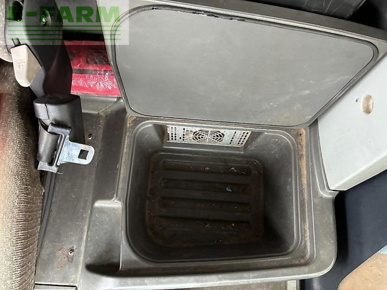 CLAAS xerion 3300 trac TRAC - Tractor: foto 2 CLAAS xerion 3300 trac TRAC - Tractor: foto 2