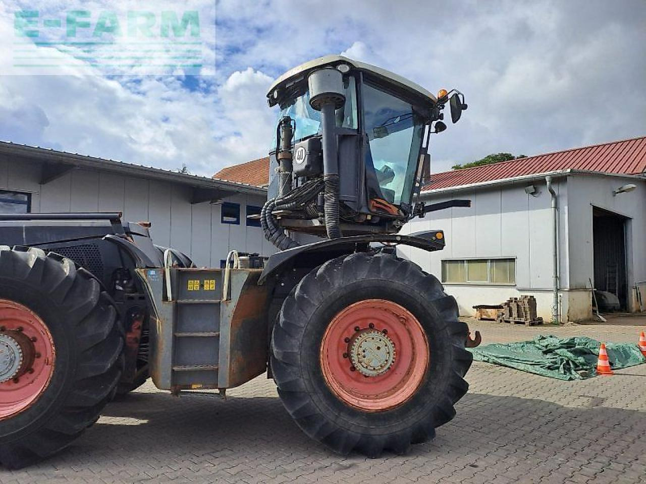 CLAAS xerion 3300 trac vc TRAC VC - Tractor: foto 4 CLAAS xerion 3300 trac vc TRAC VC - Tractor: foto 4