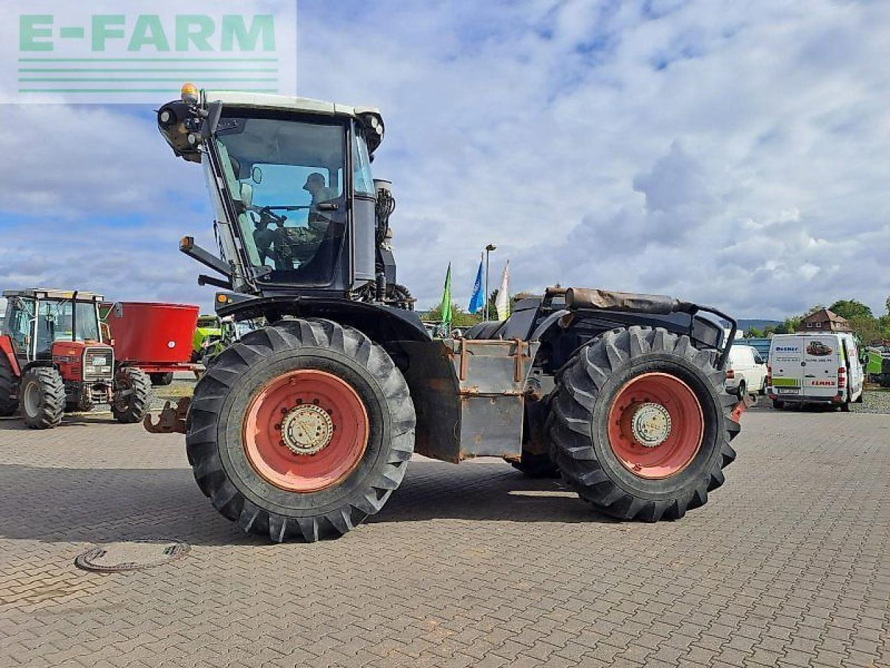 CLAAS xerion 3300 trac vc TRAC VC - Tractor: foto 1 CLAAS xerion 3300 trac vc TRAC VC - Tractor: foto 1