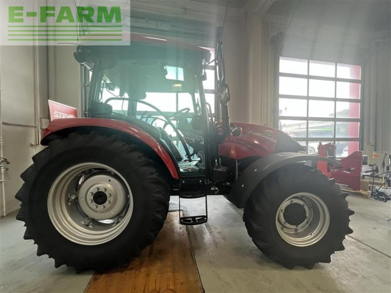 Tractor Case-IH farmall 65 a (stage v): foto 8 Tractor Case-IH farmall 65 a (stage v): foto 8