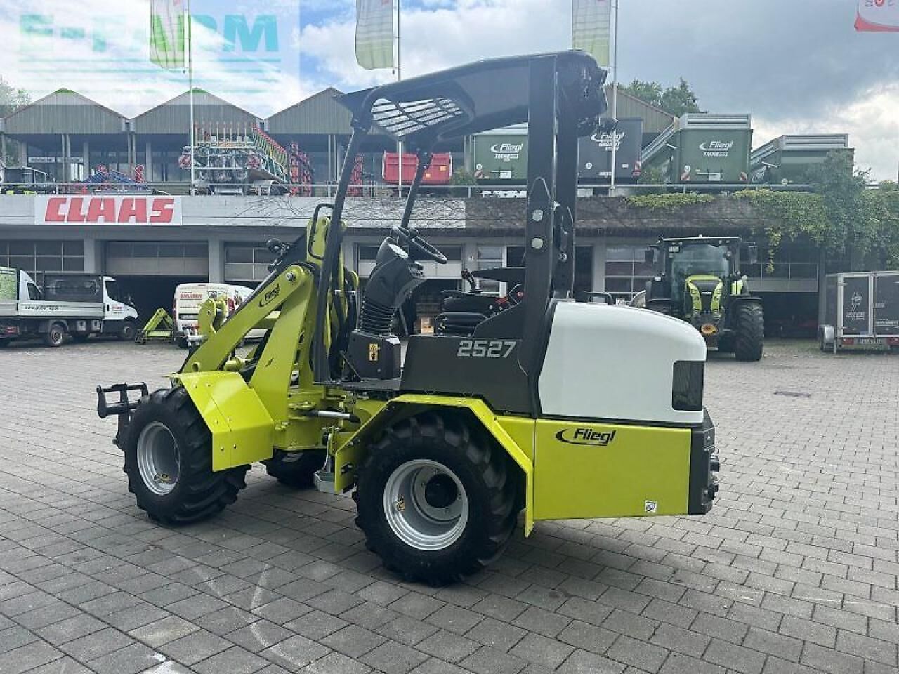 Fliegl 25-27 - Miniexcavadora: foto 5 Fliegl 25-27 - Miniexcavadora: foto 5