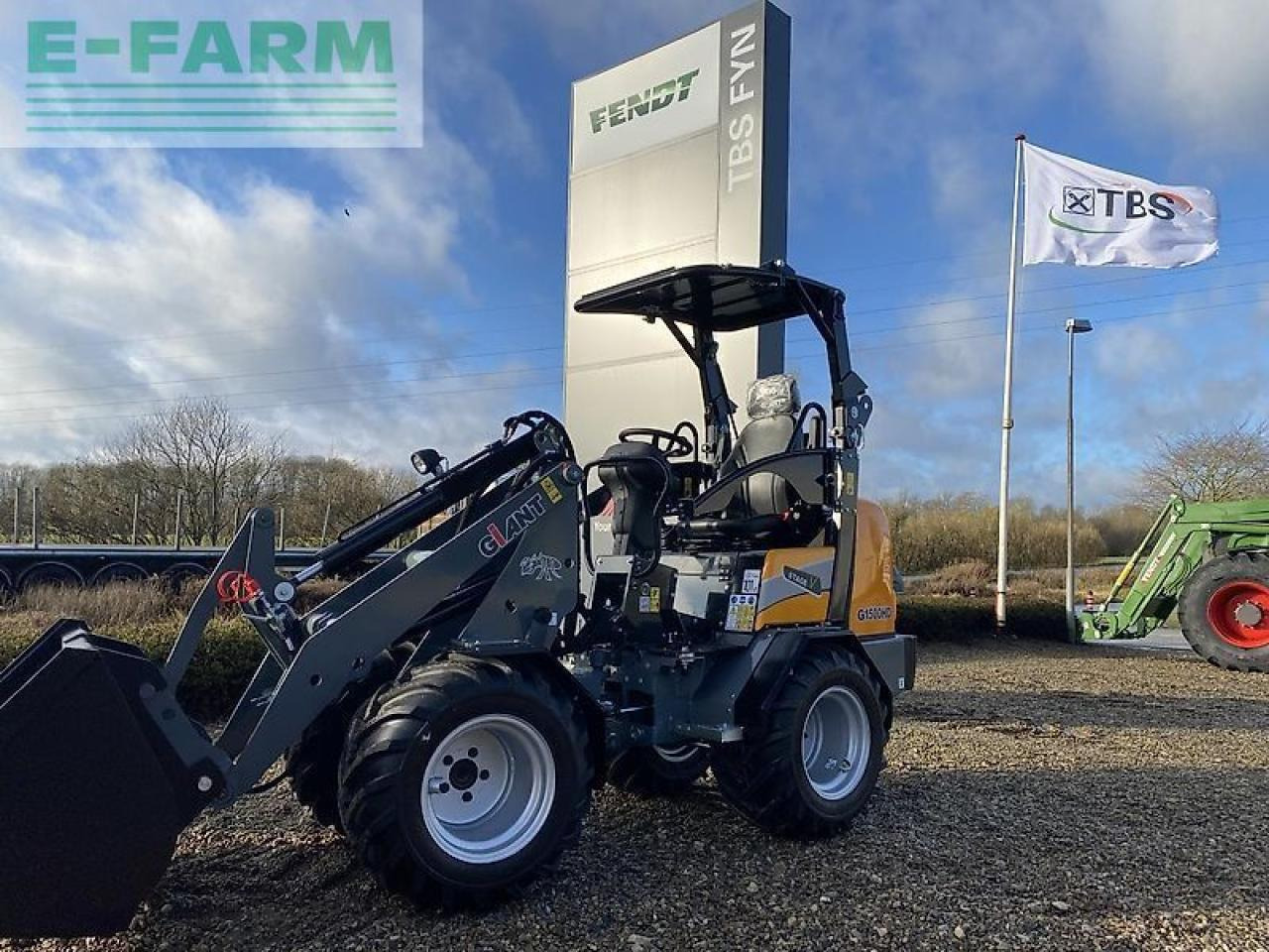 Giant g1500 hd - Miniexcavadora: foto 1 Giant g1500 hd - Miniexcavadora: foto 1
